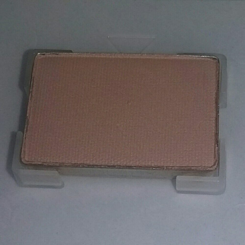 Mary Kay Silky Carmel Eyeshadow